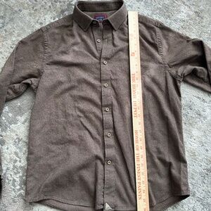 Untuckit men's brown flannel
